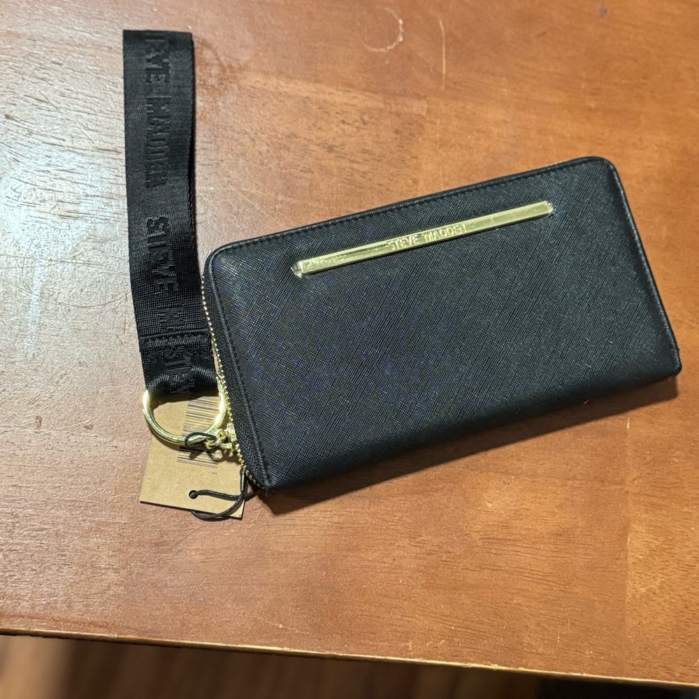 Steve Madden Zipper Wallet